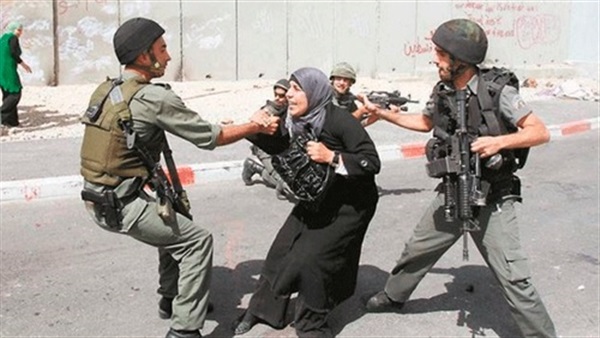 الاحتلال الإسرائيلي يعتقل فلسطينية بزعم حيازتها «سكين»