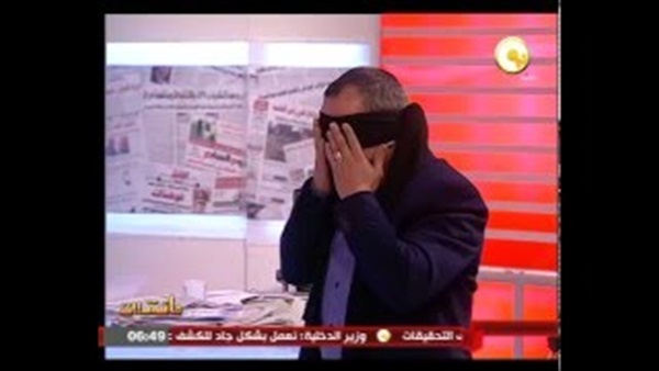 بالفيديو..«القرموطي» يرتدي عصابه سوداء تضامنا مع المكفوفين بالفيديو..«القرموطي» يرتدي عصابه سوداء تضامنا مع المكفوفين
