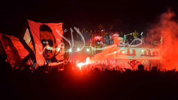 جماهير الزمالك يشعلون الشمعة الأولى على ذكرى «مذبحة الدفاع الجوي».. «الفسطاط» موطن «وايت نايتس» لاسترجاع المشاهد.. أسر الضحايا يستقبلون الإحتفال بالدموع..ويختتمون اليوم بتلاوة القرآن وإطلاق 20 منطاط جماهير الزمالك يشعلون الشمعة الأولى على ذكرى «مذبحة الدفاع الجوي».. «الفسطاط» موطن «وايت نايتس» لاسترجاع المشاهد.. أسر الضحايا يستقبلون الإحتفال بالدموع..ويختتمون اليوم بتلاوة القرآن وإطلاق 20 منطاط