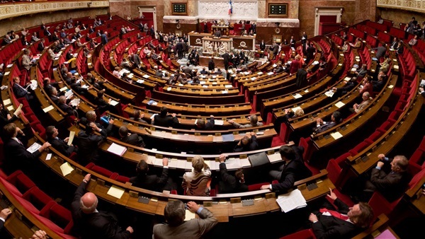 البرلمان الفرنسي يصوت لإدراج «الطوارىء» في الدستور