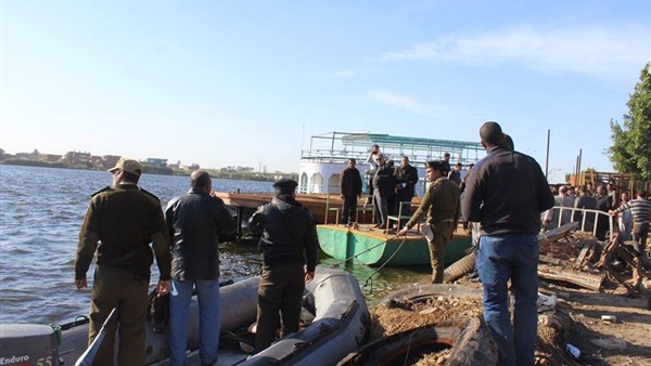 ضبط 10 معديات نهرية مخالفة برشيد في البحيرة