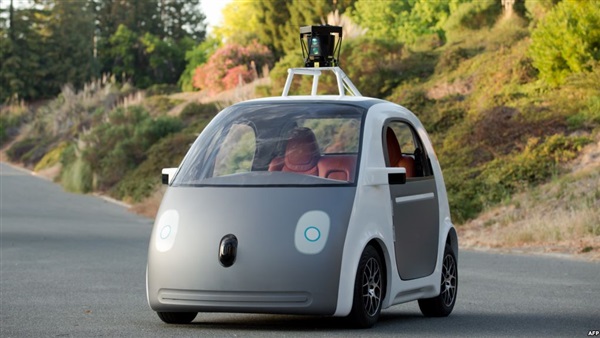 «جوجل» تدعم سيارتها بقدرات الشحن الكهربائي اللاسلكي