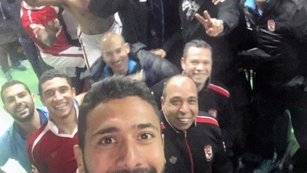 لاعبي الأهلي تحتفل بالفوز على الزمالك «بالسيلفي» لاعبي الأهلي تحتفل بالفوز على الزمالك «بالسيلفي»