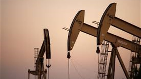 النفط يهوى 6% قبيل زيادة متوقعة بمخزون الخام الأمريكي