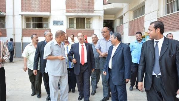 بالصور.. نائب جامعة أسيوط يتفقد المدن الجامعية استعدادًا للعام الجديد بالصور.. نائب جامعة أسيوط يتفقد المدن الجامعية استعدادًا للعام الجديد