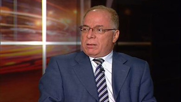 "حلمي النمنم".. صحفي طالب المثقفون بتوليه الوزارة "حلمي النمنم".. صحفي طالب المثقفون بتوليه الوزارة