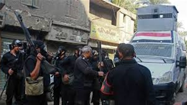 الداخلية: القبض على 19 متهماً من عناصر الإخوان بالمحافظات الداخلية: القبض على 19 متهماً من عناصر الإخوان بالمحافظات