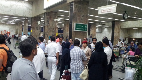 «مطار القاهرة» يكشف تفاصيل احتجاز ركاب مصابون بـ«زيكا» «مطار القاهرة» يكشف تفاصيل احتجاز ركاب مصابون بـ«زيكا»