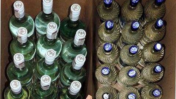 ضبط 22 زجاجة كحوليات بحوزة عامل بتموين الإسماعيلية