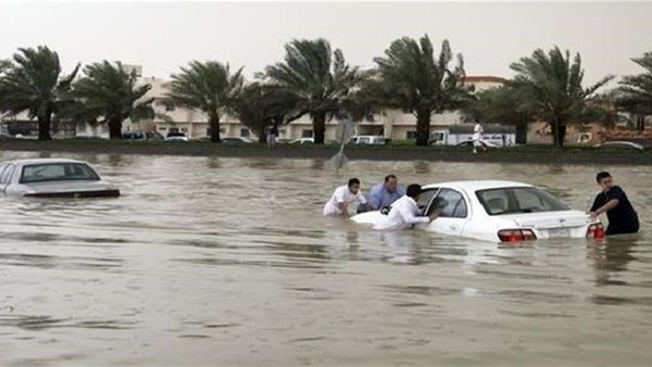 إغلاق بعض الطرق في طرابلس وبعض المدن بسبب الفيضانات  