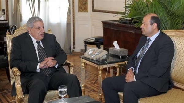محلب يبحث مع وزير التموين  توفير اللحوم قبل العيد 