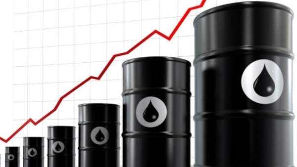 النفط يقفز من أدنى مستوى في 12 عامًا وموافقة "أوبك" على خفض للإنتاج
