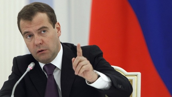 رئيس الوزراء الروسي يندد مجددا بنوايا التدخل البري في سوريا 