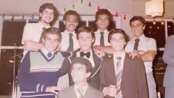 بالصورة.. كواليس عمرو دياب في الثمانينات