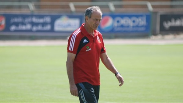 مبروك يعتذر لجماهير الأهلى بعد ضياع الكأس مبروك يعتذر لجماهير الأهلى بعد ضياع الكأس