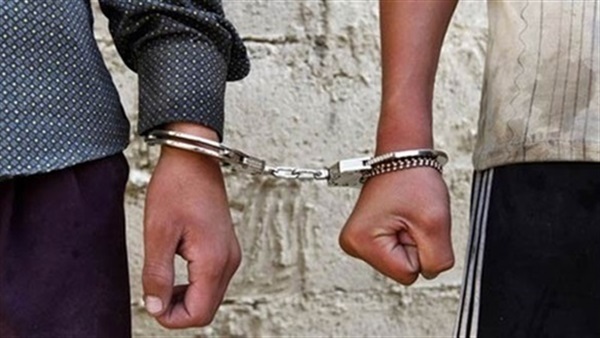ضبط شخصين تزعما خلية إرهابيةٌ لإستهداف رجال الشرطة بدمياط ضبط شخصين تزعما خلية إرهابيةٌ لإستهداف رجال الشرطة بدمياط