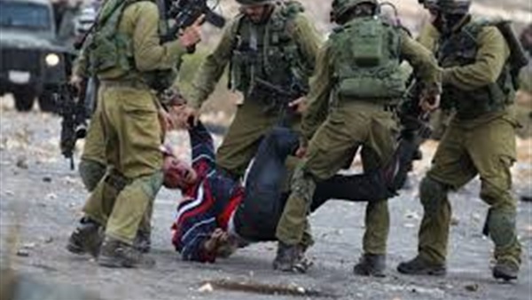 إصابات واعتقالات في مواجهات بين شباب فلسطينيين وقوات الاحتلال بالقدس إصابات واعتقالات في مواجهات بين شباب فلسطينيين وقوات الاحتلال بالقدس
