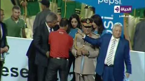 عبدالصادق: هذا السبب منعنى من مصافحة مرتضى منصور عبدالصادق: هذا السبب منعنى من مصافحة مرتضى منصور