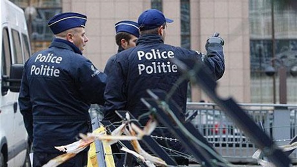 اعتقال 10 أشخاص ببروكسل للاشتباه في تجنيدهم عناصر لتنظيم "داعش"