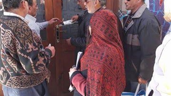 بالصور.. رئيس حي الشرق يأمر بتشميع كافيتريا ببورسعيد بالصور.. رئيس حي الشرق يأمر بتشميع كافيتريا ببورسعيد