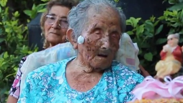 بالفيديو.. عجوز تحتفل بعيد ميلادها الـ119 بالفيديو.. عجوز تحتفل بعيد ميلادها الـ119