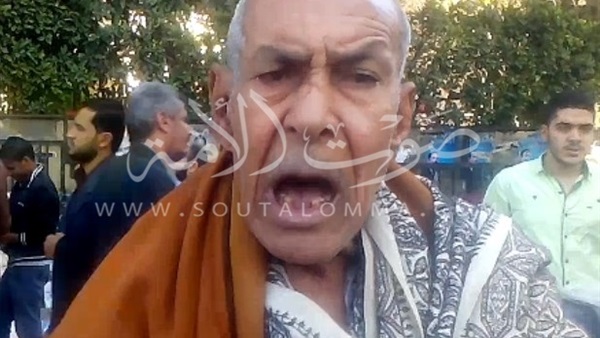 بالفيديو: مواطن: «أدفع 2000 جنيه وأقابل السيسي 5 دقايق» بالفيديو: مواطن: «أدفع 2000 جنيه وأقابل السيسي 5 دقايق»