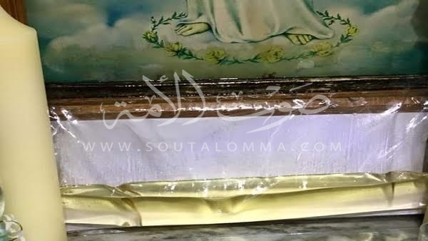 بالصور.. مواطنون يحتفلون بنزول «زيت العذراء» من صورتها ببورسعيد بالصور.. مواطنون يحتفلون بنزول «زيت العذراء» من صورتها ببورسعيد