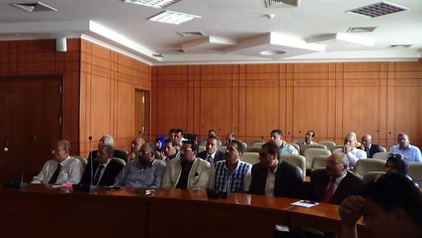 محافظ بورسعيد يطالب النواب بعدم تشويه الجدران محافظ بورسعيد يطالب النواب بعدم تشويه الجدران