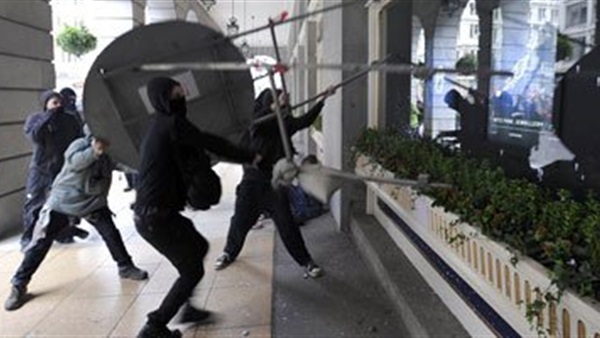 مجهولون يعتدون على القنصلية التركية في ليبيا مجهولون يعتدون على القنصلية التركية في ليبيا