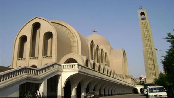 بالفيديو.. تشييع الجنازات في الكاتدرائية من البابا كيرلس إلى بطرس غالي.. "المرقسية" تبكي على أبنائها.. الآلاف يودعون البابا كيرلس.. مبارك يحضر جنازة الفريق فؤاد عزيز.. وجنازة تاريخية للبابا شنودة