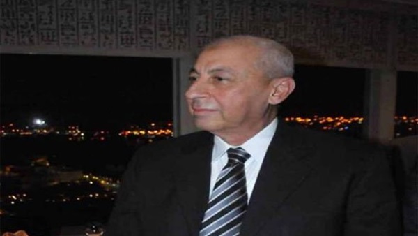 محافظ أسوان يكشف حقيقة رفضه استضافة مباراة الأهلى والمصرى محافظ أسوان يكشف حقيقة رفضه استضافة مباراة الأهلى والمصرى