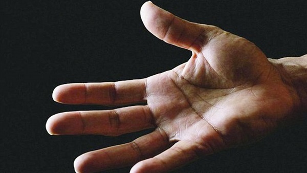 بتر كف ضابط حماية مدنية أثناء تفكيك قنبلة بأسوان بتر كف ضابط حماية مدنية أثناء تفكيك قنبلة بأسوان