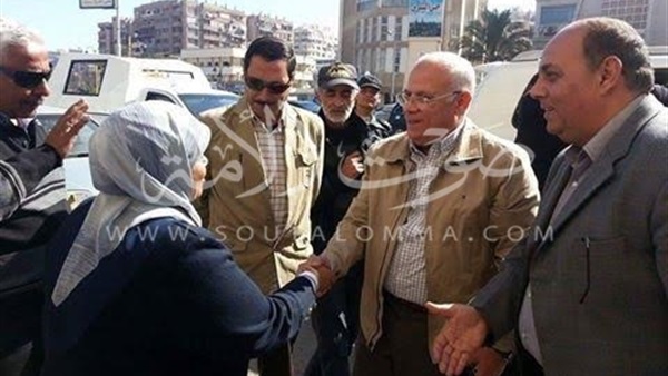 بالصور .. محافظ بورسعيد يتفقد ديوان عام حى الشرق بالصور .. محافظ بورسعيد يتفقد ديوان عام حى الشرق