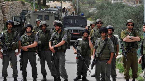 الجيش الإسرائيلي يدمر سيارة فلسطيني الجيش الإسرائيلي يدمر سيارة فلسطيني