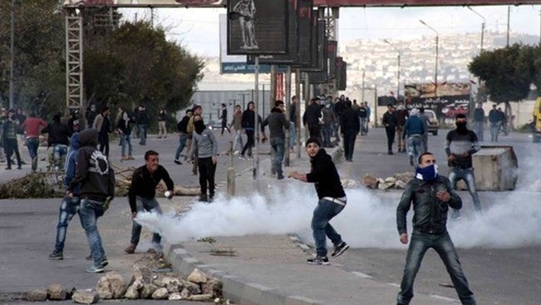 إصابة عشرات الفلسطينيين برصاص قوات الاحتلال في رام الله إصابة عشرات الفلسطينيين برصاص قوات الاحتلال في رام الله