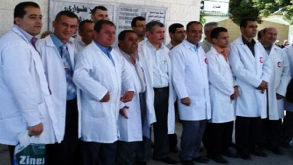 اليوم.. وقفة لأطباء السويس أمام المستشفى العام اليوم.. وقفة لأطباء السويس أمام المستشفى العام