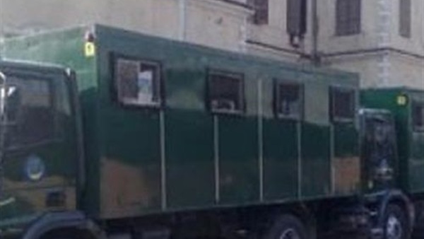 الأمن يفرق تجمهر أهالي السجناء أمام مركز شرطة أبوحماد الأمن يفرق تجمهر أهالي السجناء أمام مركز شرطة أبوحماد