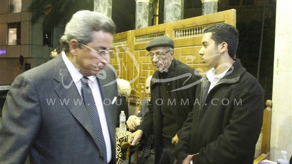 بالصور.. محمود سعد يصل عزاء «علاء الديب» بعمر مكرم 