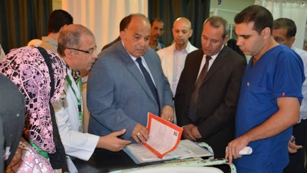 بالصور..محافظ الدقهلية يزور مصاب موكبه بمستشفى المنصورة بالصور..محافظ الدقهلية يزور مصاب موكبه بمستشفى المنصورة