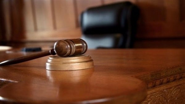 قاضي يخصص افتتاحية جلستة لرد اعتبار نساء مصر ويقف اجلالا لهن قاضي يخصص افتتاحية جلستة لرد اعتبار نساء مصر ويقف اجلالا لهن