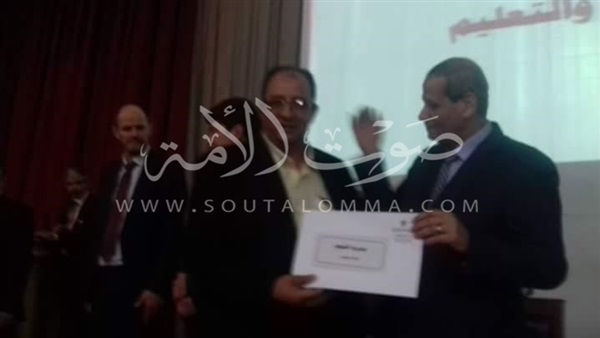 بالصور.. وزير التعليم يكرم «تعليم سنورس» بالفيوم بالصور.. وزير التعليم يكرم «تعليم سنورس» بالفيوم