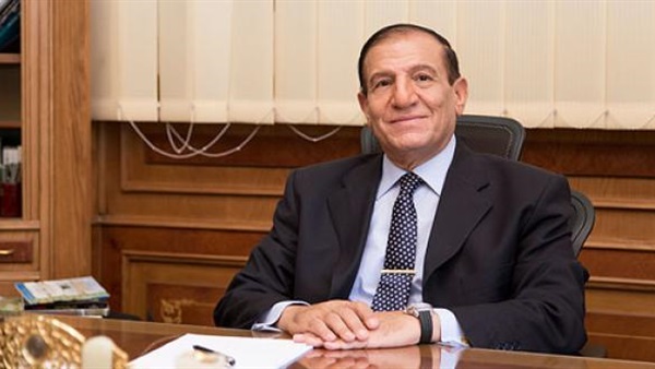 سامي عنان يغادر عزاء «هيكل»