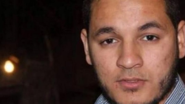 والد «دربكة» بعد تقبيل وزير الداخلية رأسه: «الموت علينا حق» والد «دربكة» بعد تقبيل وزير الداخلية رأسه: «الموت علينا حق»