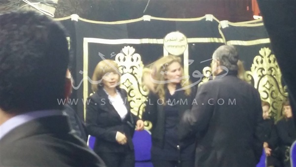 بالصور.. يسرا ولميس الحديدي في عزاء هيكل بالصور.. يسرا ولميس الحديدي في عزاء هيكل