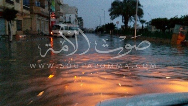 بالصور..أمطار غزيرة تضرب سيناء وعواصف تغلق الطرق الدولية  