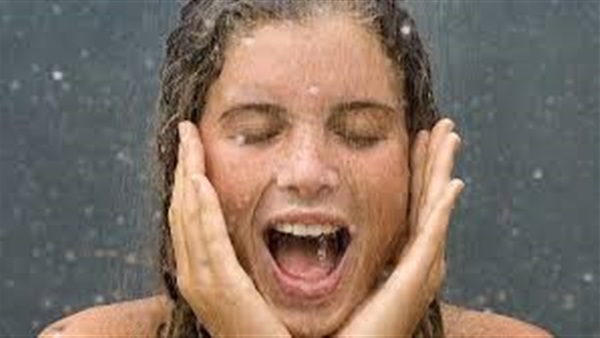 غسل الوجه أثناء الاستحمام يدمر البشرة