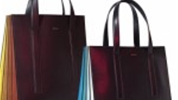 بالصور.. حقيبة من «بول سميث» مستوحاة من آلة موسيقية‎