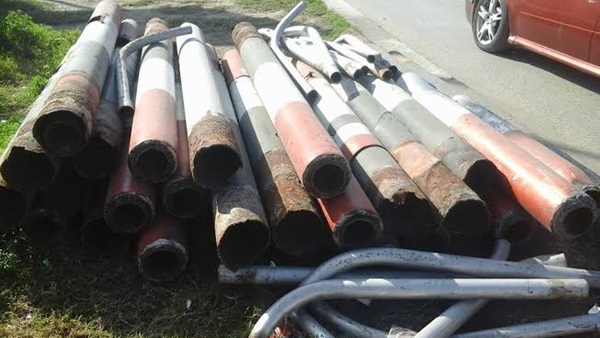 بالصور.. إحلال وتجديد أعمدة الإنارة المتهالكة بـ«بورفؤاد»