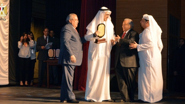 محمد عبد المقصود يحصل على جائزة التميز من وزارة الثقافة الإماراتية