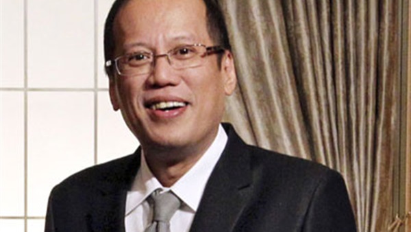 الرئيس الفيليبيني يحذر مواطنيه من الصعود السياسي لنجل ماركوس
